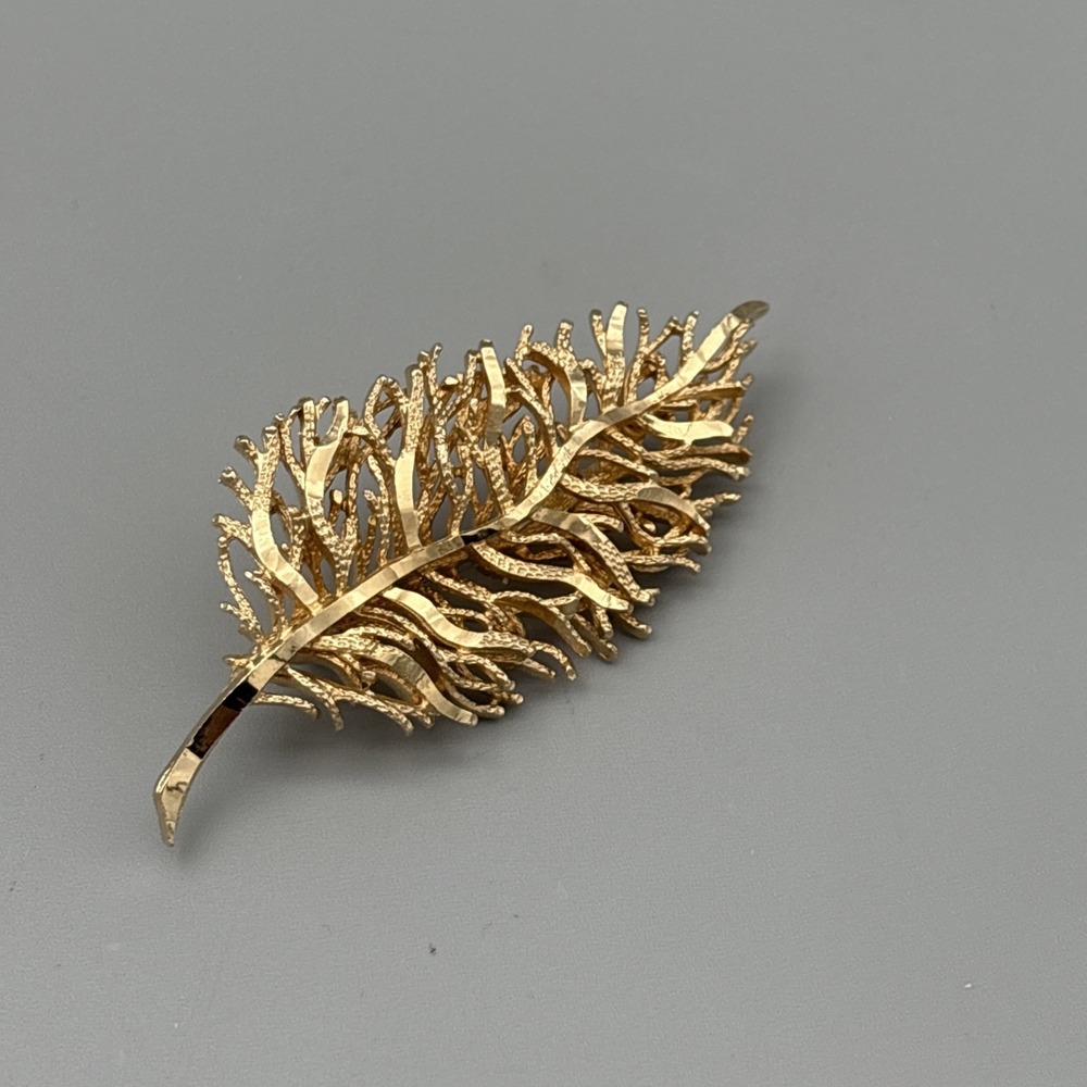 Vintage Coro Brooch Signed Textured‎ Feather Leaf  1960's Gold Tone Layers